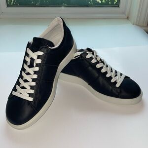 ECCO DENMARK FLUID FORM SIZE 4 Black Sneakers
